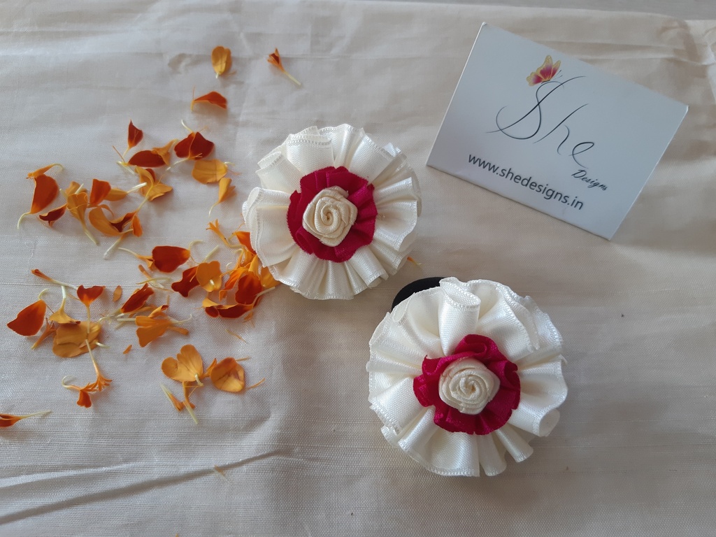 White Colour Flower Design Clip (Cotton)