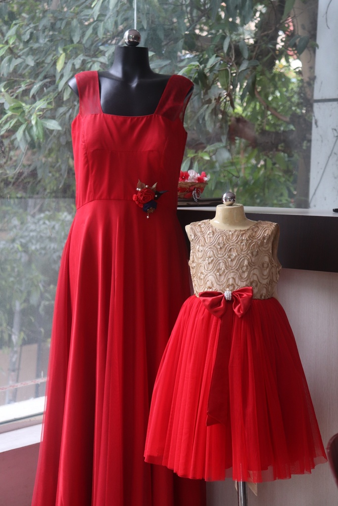 Red sleeveless dress