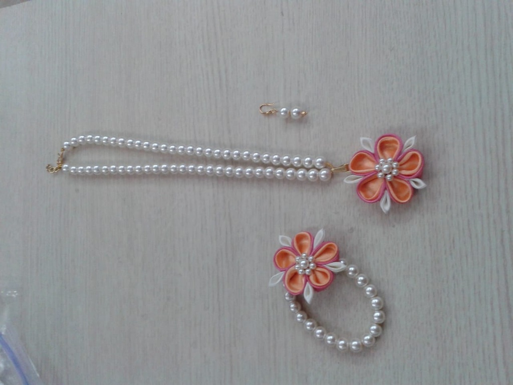 Flower Design Necklace Set